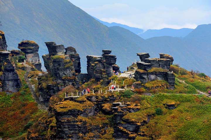 山地旅游策劃公司：山頂蘑菇石風景