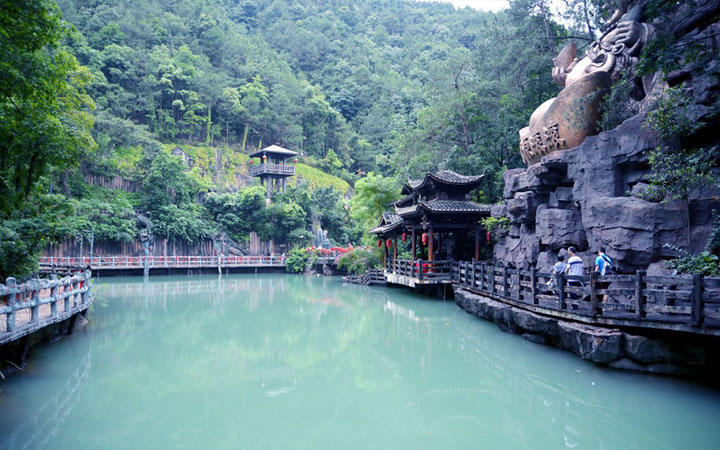 人文旅游項(xiàng)目旅游規(guī)劃公司：客天下旅游產(chǎn)業(yè)園森林涼亭旅游規(guī)劃實(shí)景